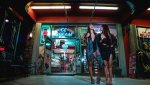 фото проституток на фоне секс-шопа